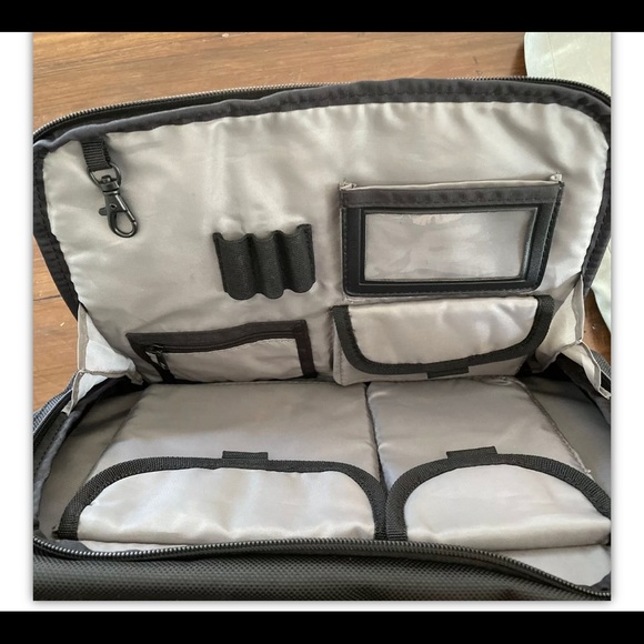 Targus Corporate Traveler Laptop Briefcase Slim  TSA CUCT02UA14S Fits 14” Laptop - Picture 4 of 10